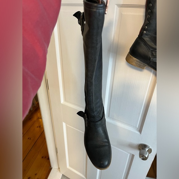 Gray leather with red zip-up boots - Picture 5 of 8